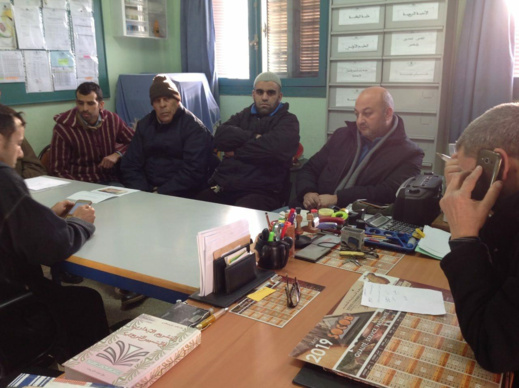 تبليط ساحة مدرسة البكري محور اجتماع لجمعية الآباء والأمهات قبيل البدء في الأشغال تبليط ساحة مدرسة البكري محور اجتماع لجمعية الآباء والأمهات قبيل البدء في الأشغال