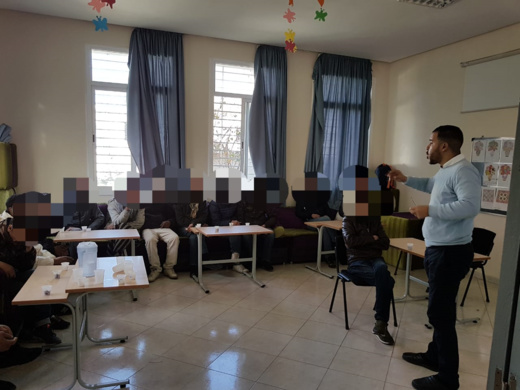 استفادة حوالي 50 مواطنا من حملة الكشف والتحسيس عن مرض السيدا بالناظور استفادة حوالي 50 مواطنا من حملة الكشف والتحسيس عن مرض السيدا بالناظور