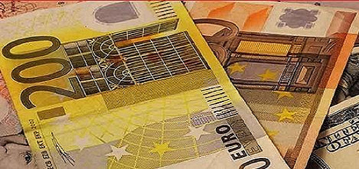 توقيف  مواطني أجنبي تورط في جمع وتهريب مبالغ مالية مهمة من العملة الصعبة خارج المغرب