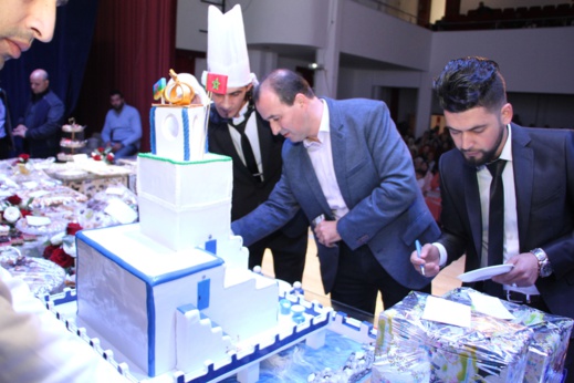 حلوى على شكل "كلوب" تثير إعجاب المشاركين في مسابقة بالناظور حلوى على شكل "كلوب" تثير إعجاب المشاركين في مسابقة بالناظور