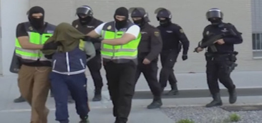 بالفيديو.. الشرطة الإسبانية توقف مواطنا مغربيا بتهمة تمجيد الإرهاب بالفيديو.. الشرطة الإسبانية توقف مواطنا مغربيا بتهمة تمجيد الإرهاب