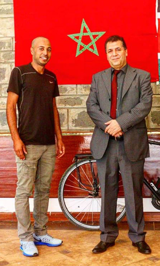 السفير الريفي مختار غامبو يستقبل الرحالة ياسين غلام بعد تسلقه جبل "كليمنجارو" ويهنئه على ذات الإنجاز السفير الريفي مختار غامبو يستقبل الرحالة ياسين غلام بعد تسلقه جبل "كليمنجارو" ويهنئه على ذات الإنجاز