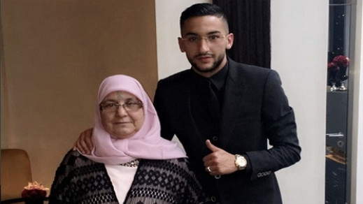 حكيم زياش ووالدته يتبرعان بمبلغ ضخم من أجل مرضى السرطان بالمغرب
