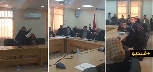 شاهدوا الشوهة... عضوان بجماعة سلوان يتبادلان تهما خطيرة بحضور السلطة 