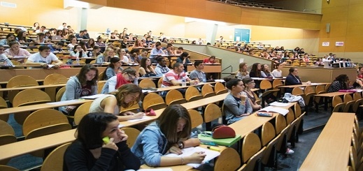 ضمنهم الطلبة الريفيون.. 70 ألف طالب مغربي يتابعون دراستهم في جامعات خارج المغرب