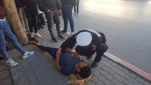 الشرطة القضائية بالناظور تلقي القبض على "الفاسي" الذي إعتدى بالسلاح الأبيض على شاب وسط المدينة الشرطة القضائية بالناظور تلقي القبض على "الفاسي" الذي إعتدى بالسلاح الأبيض على شاب وسط المدينة