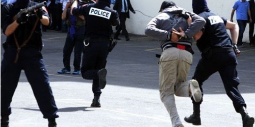 الفرقة الوطنية تطيح بشخصين ينشطان في شبكة دولية لتهريب المخدرات الفرقة الوطنية تطيح بشخصين ينشطان في شبكة دولية لتهريب المخدرات