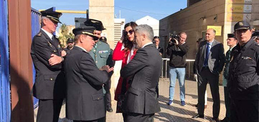 وزير الداخلية الإسباني يزور بوابة بني انصار ومكتب اللاجئين للإطلاع على أوضاع الحدود