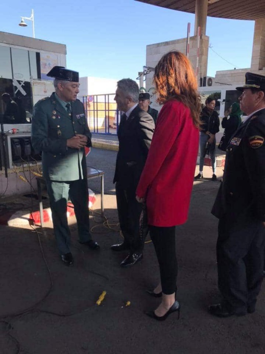 وزير الداخلية الإسباني يزور بوابة بني انصار ومكتب اللاجئين للإطلاع على أوضاع الحدود وزير الداخلية الإسباني يزور بوابة بني انصار ومكتب اللاجئين للإطلاع على أوضاع الحدود