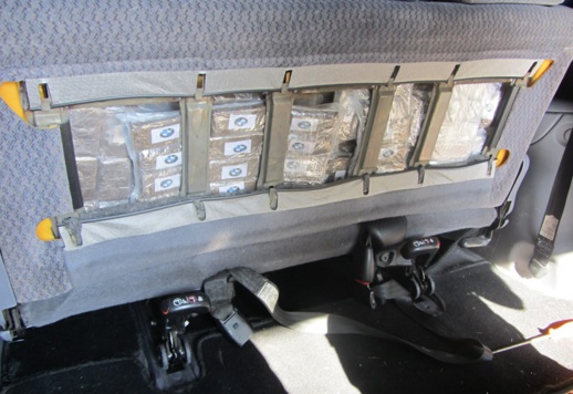 بالصور.. توقيف مواطن مغربي بحوزته 20 كلغ من الحشيش مخبأة داخل مقاعد سيارته بالصور.. توقيف مواطن مغربي بحوزته 20 كلغ من الحشيش مخبأة داخل مقاعد سيارته