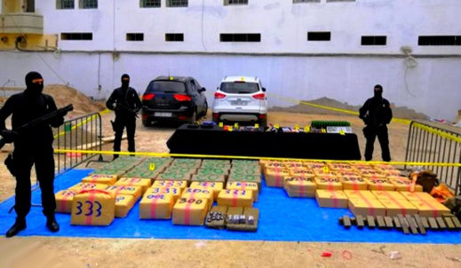 بالفيديو.. توقيف عناصر شبكة للاتجار الدولي للمخدرات والمؤثرات العقلية بحوزتها أسلحة وخراطيش بالفيديو.. توقيف عناصر شبكة للاتجار الدولي للمخدرات والمؤثرات العقلية بحوزتها أسلحة وخراطيش