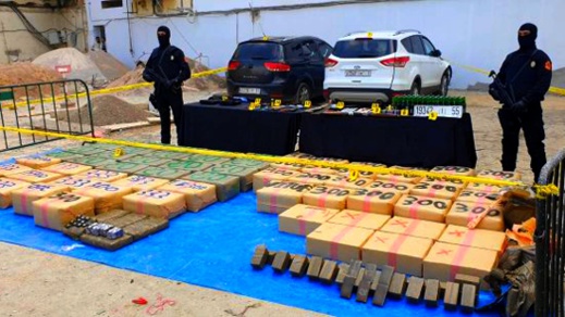 بالفيديو.. توقيف عناصر شبكة للاتجار الدولي للمخدرات والمؤثرات العقلية بحوزتها أسلحة وخراطيش بالفيديو.. توقيف عناصر شبكة للاتجار الدولي للمخدرات والمؤثرات العقلية بحوزتها أسلحة وخراطيش