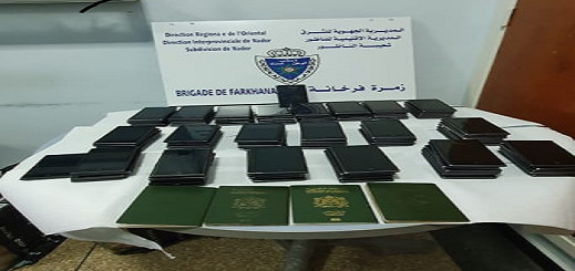 توقيف نساء بمعبر فرخانة حاولن تهريب هواتف ذكية بقيمة 44 مليون سنتيم