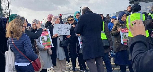 بروكسل.. العشرات من المسلمين يتظاهرون إحتجاجا على حظر الذبح الحلال بروكسل.. العشرات من المسلمين يتظاهرون إحتجاجا على حظر الذبح الحلال