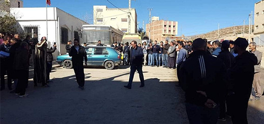 إضراب واحتجاج في قاسيطا بسبب انعدام قنوات الصرف الصحي إضراب واحتجاج في قاسيطا بسبب انعدام قنوات الصرف الصحي