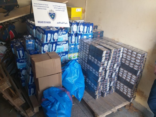 جمارك الناظور توقف سيارتين محملتين بأزيد من 9 ملايين سنتيم من السلع المهربة جمارك الناظور توقف سيارتين محملتين بأزيد من 9 ملايين سنتيم من السلع المهربة