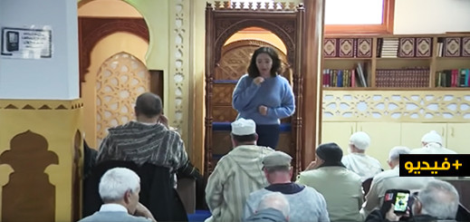 شاهدوا.. عمدة أمستردام تدخل المسجد وتلقي كلمة أمام المصلين بعد العملية الارهابية بنيو زيلاندا شاهدوا.. عمدة أمستردام تدخل المسجد وتلقي كلمة أمام المصلين بعد العملية الارهابية بنيو زيلاندا