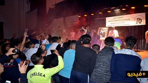 بحضور جماهير غفيرة.. فناني "الراب" بالناظور يحيون سهرة فنية بالمركب الثقافي بحضور جماهير غفيرة.. فناني "الراب" بالناظور يحيون سهرة فنية بالمركب الثقافي