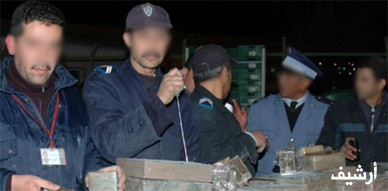 رجال الأمن الوطني والجمارك بميناء الناظور يحجزون 187 كيلوغرام من مخدر الشيرا رجال الأمن الوطني والجمارك بميناء الناظور يحجزون 187 كيلوغرام من مخدر الشيرا