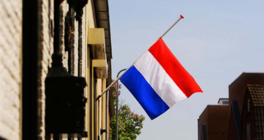 هولندا تنكس الأعلام حدادا على ضحايا أوتريخت والجالية تنعي أسر القتلى هولندا تنكس الأعلام حدادا على ضحايا أوتريخت والجالية تنعي أسر القتلى