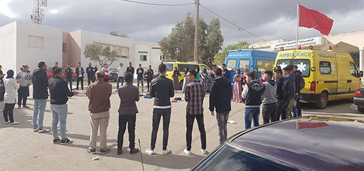 طلبة بويافار يردون على "إستفزازات" عضو مجلس اعزانن باعتصام داخل مقر الجماعة طلبة بويافار يردون على "إستفزازات" عضو مجلس اعزانن باعتصام داخل مقر الجماعة
