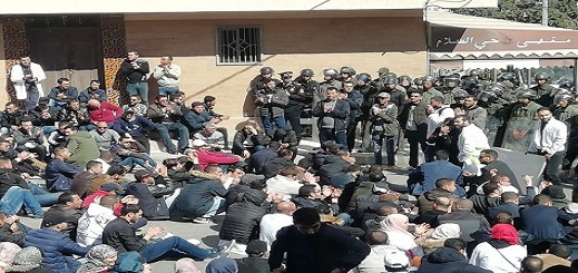 المتعاقدون بالحسيمة: الوزارة تعمدت اللعب بالمصطلحات ونسبة الإضراب 98 بالمئة المتعاقدون بالحسيمة: الوزارة تعمدت اللعب بالمصطلحات ونسبة الإضراب 98 بالمئة