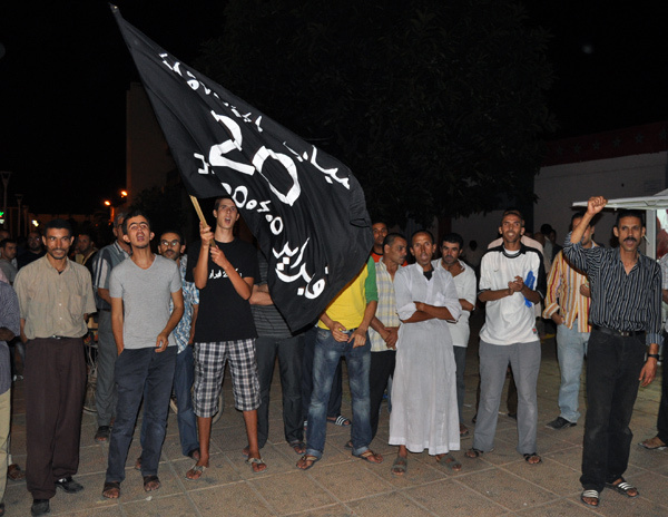 خرجة ليلية لحركة 20 فبراير بساحة مسجد لالة أمينة 