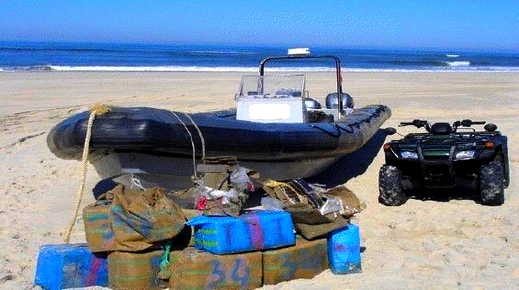 البحرية الملكية تحجز أزيد من 500 كلغ من مخدر الشيرا بعرض سواحل طنجة البحرية الملكية تحجز أزيد من 500 كلغ من مخدر الشيرا بعرض سواحل طنجة