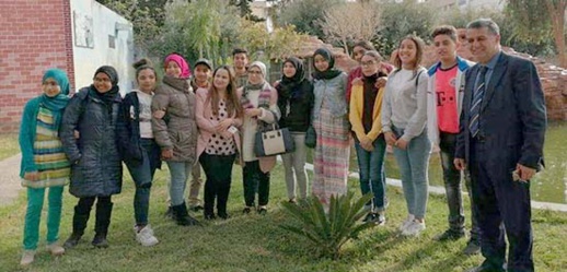 الاستاذة فاطمة لعميم تحاضر بالناظور في موضوع المراهقة وعلاقتها بالعنف المدرسي