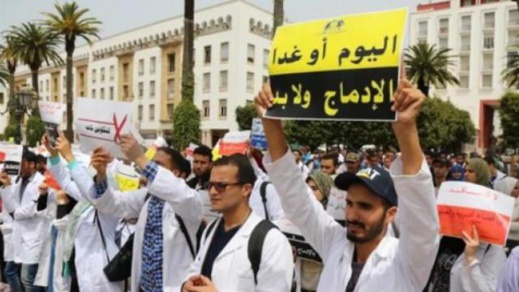 الأساتذة المتعاقدون يقررون تمديد إضرابهم للأسبوع الرابع الأساتذة المتعاقدون يقررون تمديد إضرابهم للأسبوع الرابع