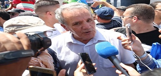 والد الزفزافي: غير متفائلين بأحكام الاستئناف وخوفنا على نسائنا من الصدمة والد الزفزافي: غير متفائلين بأحكام الاستئناف وخوفنا على نسائنا من الصدمة