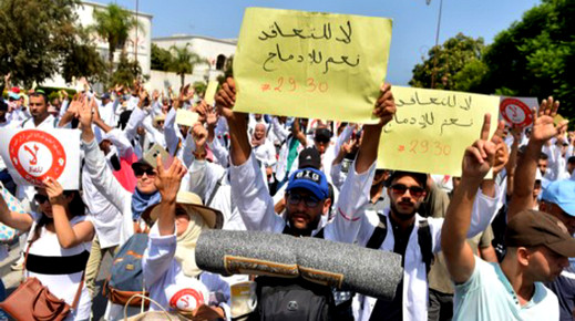 بعد تهديد الوزارة بـ"عزلهم".. الأساتذة المتعاقدون يردون.. لا نخاف العزل وهذا شطط بعد تهديد الوزارة بـ"عزلهم".. الأساتذة المتعاقدون يردون.. لا نخاف العزل وهذا شطط