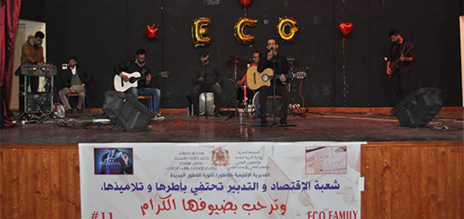 ثانوية "الناظور الجديدة" تكرّم أساتذتها المحالين على التقاعد وتحتفي بتلامذتها المتفوقين دراسيا ثانوية "الناظور الجديدة" تكرّم أساتذتها المحالين على التقاعد وتحتفي بتلامذتها المتفوقين دراسيا