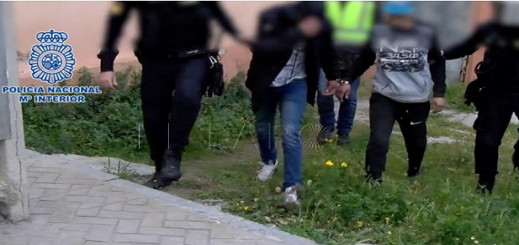 تفكيك شبكة ساعدت 400 مغربيا على الهجرة نحو إسبانيا تفكيك شبكة ساعدت 400 مغربيا على الهجرة نحو إسبانيا