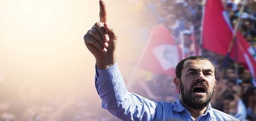 الزفزافي يطلق النار على "خونة حراك الريف" ويصفهم بالمسترزقين الذين باعوا أنفسهم بثمن بخس الزفزافي يطلق النار على "خونة حراك الريف" ويصفهم بالمسترزقين الذين باعوا أنفسهم بثمن بخس