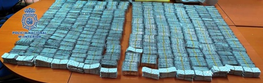 الشرطة تعتقل سيدة بمليلية متهمة بإدخال حوالي 100 ألف حبة من القرقوبي الشرطة تعتقل سيدة بمليلية متهمة بإدخال حوالي 100 ألف حبة من القرقوبي