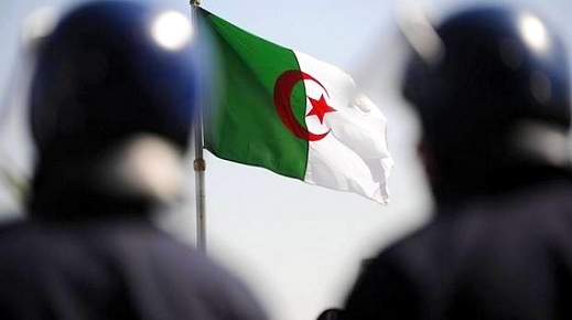 محكمة جزائرية توزع 80 سنة سجنا نافذا على 4 شبان من وجدة محكمة جزائرية توزع 80 سنة سجنا نافذا على 4 شبان من وجدة