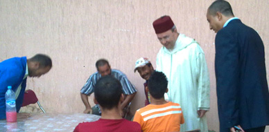 عامل الناظور يزور جمعية سلوان الثقافية في المقر المخصص لعميلة إفطار رمضان عامل الناظور يزور جمعية سلوان الثقافية في المقر المخصص لعميلة إفطار رمضان