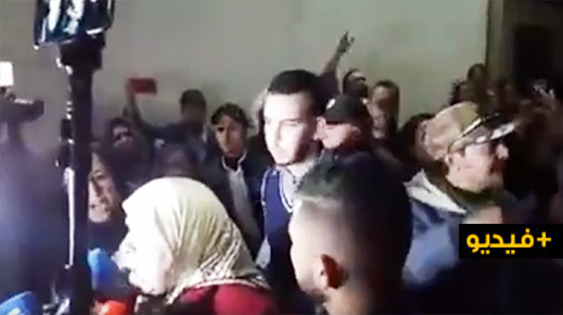 شاهدوا... غضب داخل المحكمة عقب النطق بالحكم الاستئنافي على معتقلي حراك الريف شاهدوا... غضب داخل المحكمة عقب النطق بالحكم الاستئنافي على معتقلي حراك الريف
