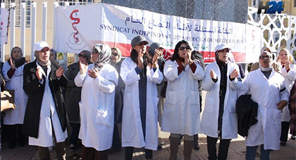 الاعتداء على دكتور بمستعجلات المستشفى الحسني يفجر غضب أطباء القطاع العام بالناظور الاعتداء على دكتور بمستعجلات المستشفى الحسني يفجر غضب أطباء القطاع العام بالناظور