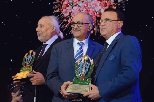 مهرجان الطفولة الشعبية الدولي بالناظور يُطفئ شمعته الـ22 بتتويج مسرحية "جزائرية" وتكريم الفنان المغربي الجم مهرجان الطفولة الشعبية الدولي بالناظور يُطفئ شمعته الـ22 بتتويج مسرحية "جزائرية" وتكريم الفنان المغربي الجم