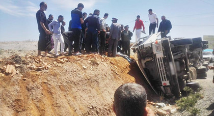 اصابة سائق شاحنة بجروح خطيرة اثر حادثة سير بالقرب من زايو 