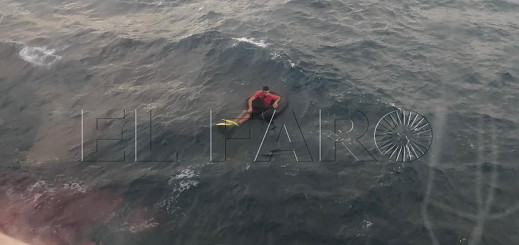 شاهدوا بالفيديو.. باخرة ركاب تنقذ مهاجرا مغربيا حاول "الحريك" الى اسبانيا عبر إطار منفوخ بالهواء شاهدوا بالفيديو.. باخرة ركاب تنقذ مهاجرا مغربيا حاول "الحريك" الى اسبانيا عبر إطار منفوخ بالهواء