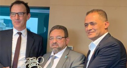 رئيس جمعية المقاولين المغاربة الفلامنكيين السيد شاطر عبد الإله يزور سفير دولة نيوزيلندا ببلجيكا لتقديم التعازي. رئيس جمعية المقاولين المغاربة الفلامنكيين السيد شاطر عبد الإله يزور سفير دولة نيوزيلندا ببلجيكا لتقديم التعازي.