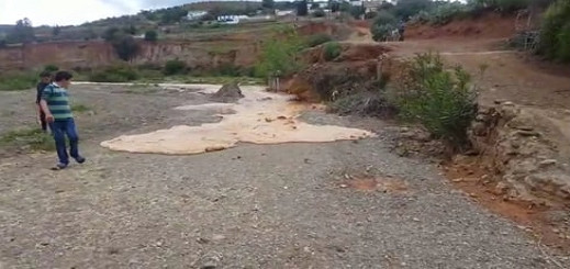 بالفيديو.. فيضان مفاجئ لواد أمقران بتمسمان يتسبب في خسائر مادية بالفيديو.. فيضان مفاجئ لواد أمقران بتمسمان يتسبب في خسائر مادية