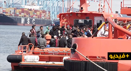 الإنقاذ البحري الإسباني ينقل 46 مغربيا وأسيويا الى ميناء الجزيرة الخضراء بعد إنقاذهم من وسط البحر