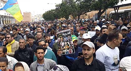 انطلاق مسيرة التضامن مع معتقلي "حراك الريف" بمشاركة مختلف الهيئات السياسية والحقوقية  انطلاق مسيرة التضامن مع معتقلي "حراك الريف" بمشاركة مختلف الهيئات السياسية والحقوقية