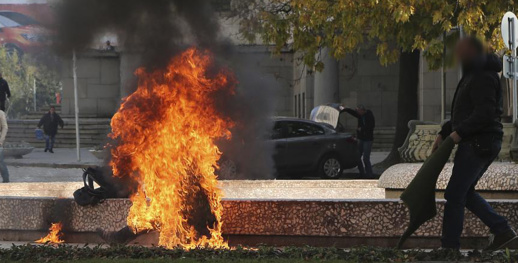 وفاة شخص بالناظور أضرم صديقاه النار في بدنه باستعمال الدوليو وفاة شخص بالناظور أضرم صديقاه النار في بدنه باستعمال الدوليو