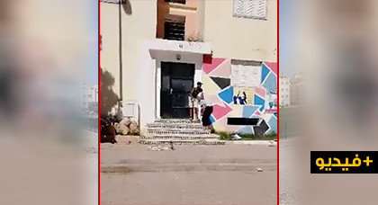 شاهدوا.. هكذا تدخلت شرطة إمزورن بالسلاح لإيقاف مجرم حاول ذبح شخص في الفضاء العمومي شاهدوا.. هكذا تدخلت شرطة إمزورن بالسلاح لإيقاف مجرم حاول ذبح شخص في الفضاء العمومي