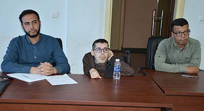 شباب يقاربون موضوع السياسة والاقتصاد في مائدة مستديرة بالناظور شباب يقاربون موضوع السياسة والاقتصاد في مائدة مستديرة بالناظور